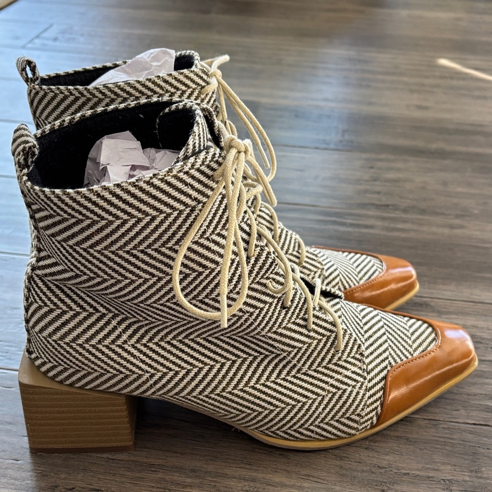 Stylish Herringbone Lace-Up Ankle Boots - Picture 7 of 7